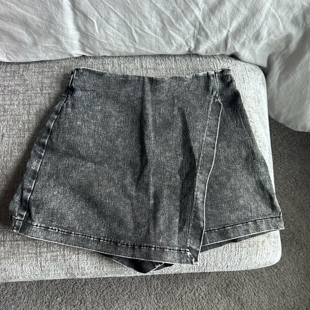 Black Skort